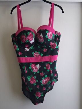 Sanrio Hello Kitty Womens 1 Pc Swimsuit Vanity Size 2 XL
